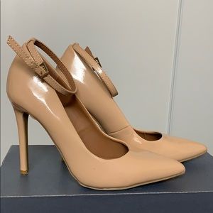Nude ankle strap pumps